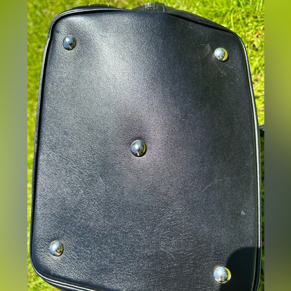 COPY - SAINT LAURENT Studded Emmanuelle Bucket Bag Black - Picture 2 of 9